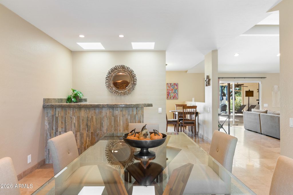 Image 14 of property listing at 5601 E CHARTER OAK Road, Scottsdale, AZ 85254