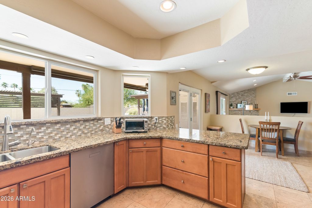 Image 17 of property listing at 5601 E CHARTER OAK Road, Scottsdale, AZ 85254