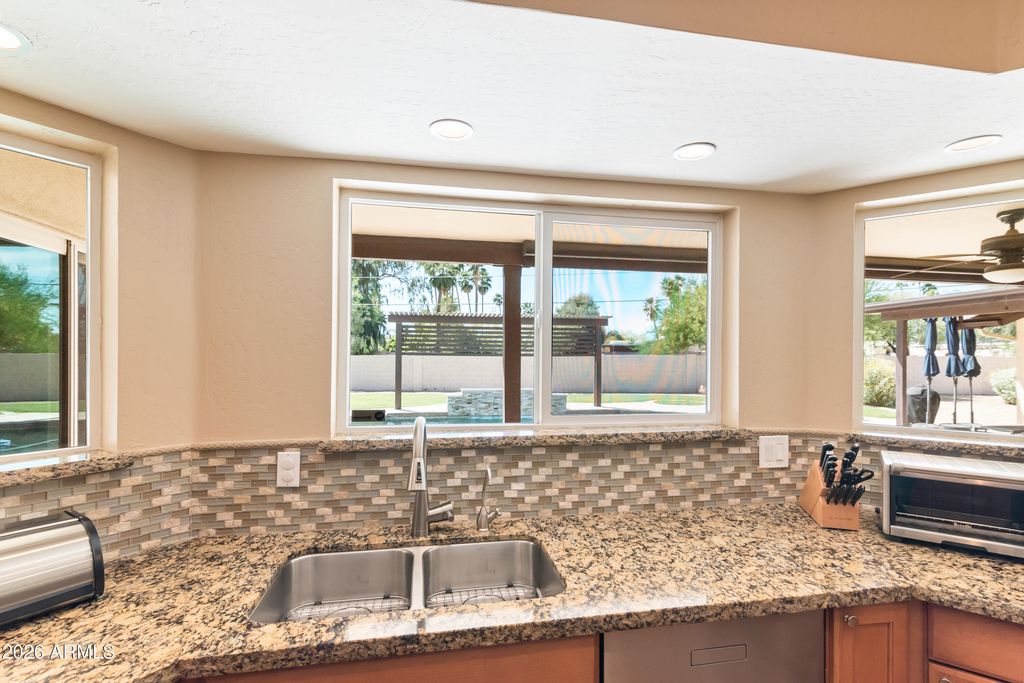 Image 19 of property listing at 5601 E CHARTER OAK Road, Scottsdale, AZ 85254