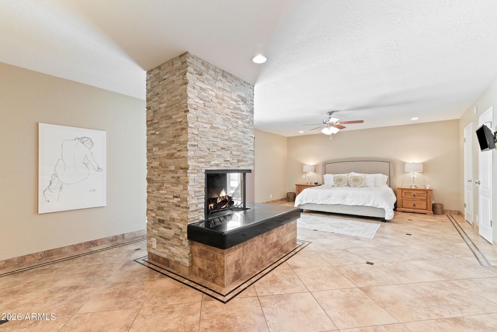 Image 21 of property listing at 5601 E CHARTER OAK Road, Scottsdale, AZ 85254