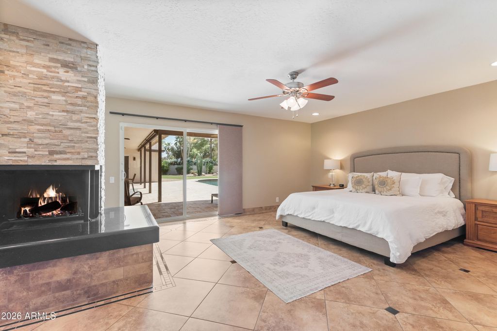 Image 22 of property listing at 5601 E CHARTER OAK Road, Scottsdale, AZ 85254