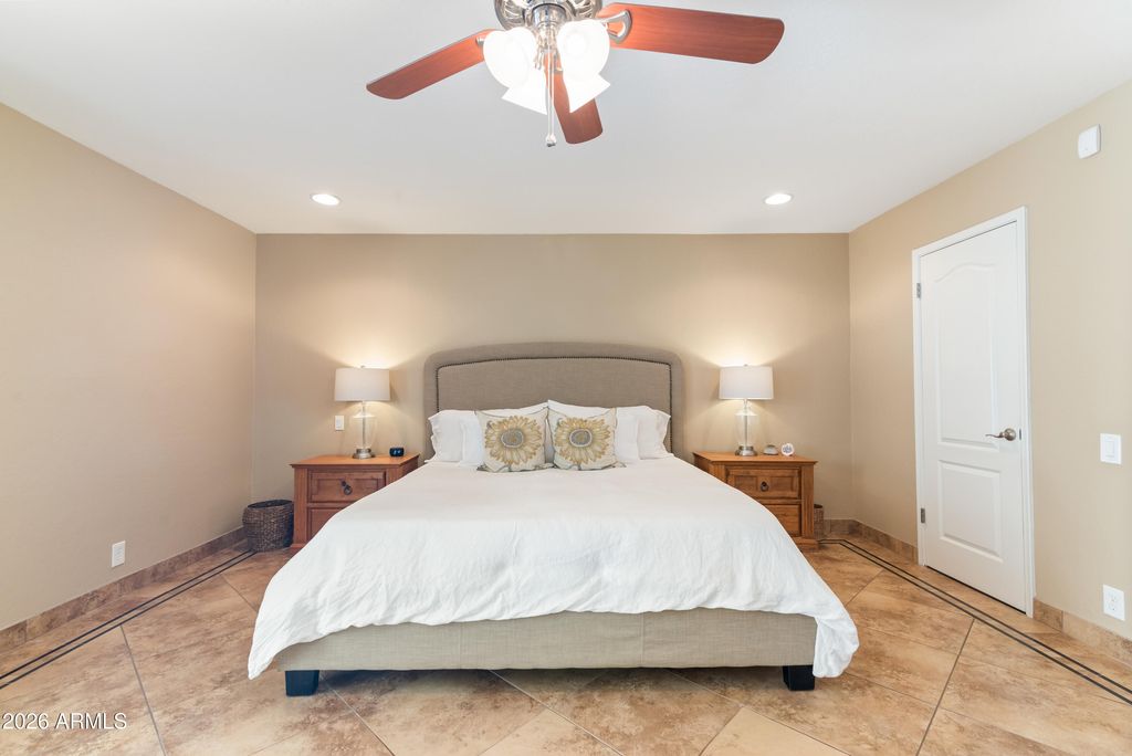 Image 24 of property listing at 5601 E CHARTER OAK Road, Scottsdale, AZ 85254