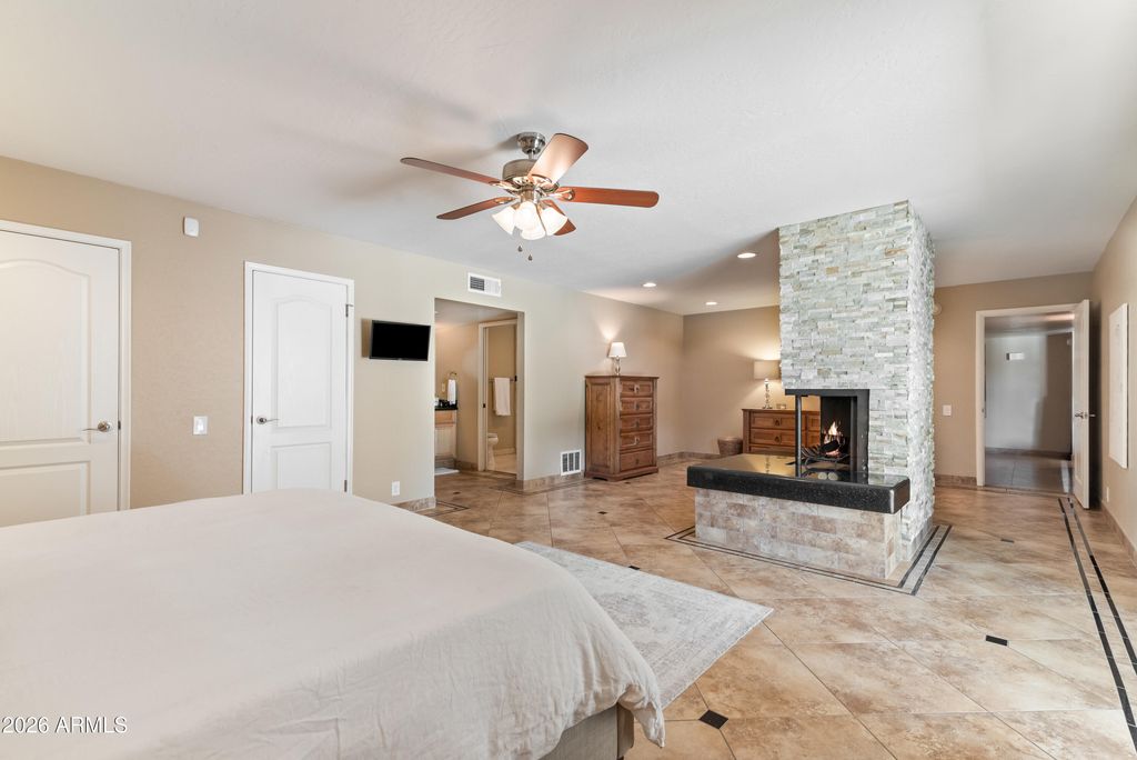 Image 25 of property listing at 5601 E CHARTER OAK Road, Scottsdale, AZ 85254