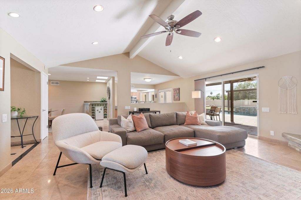 Image 8 of property listing at 5601 E CHARTER OAK Road, Scottsdale, AZ 85254