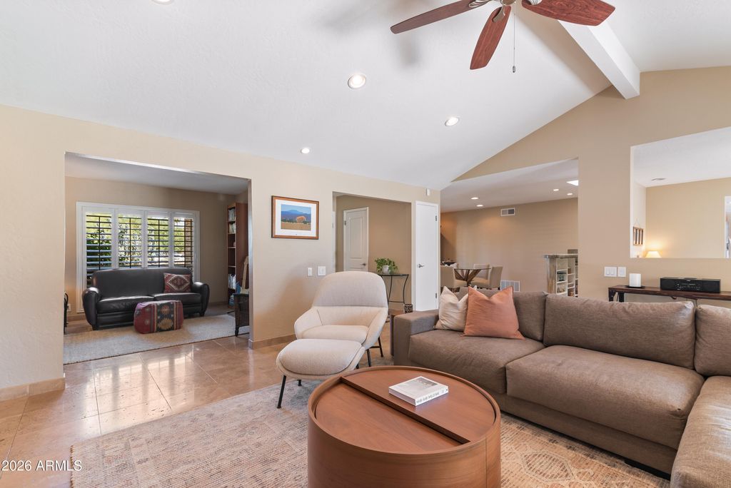 Image 9 of property listing at 5601 E CHARTER OAK Road, Scottsdale, AZ 85254