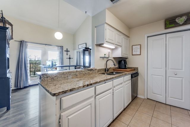 1801 Old Oak Drive, Arlington, TX 76012