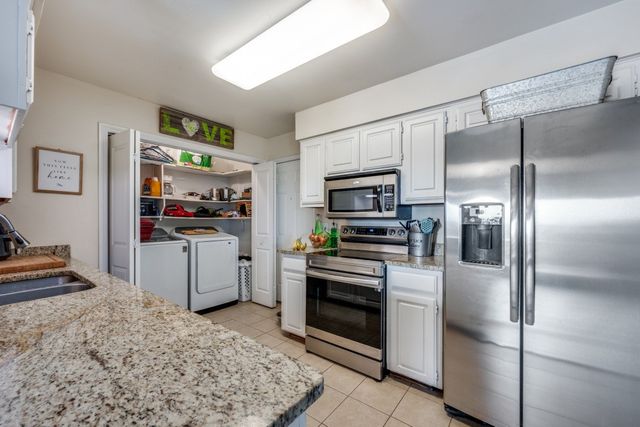 1801 Old Oak Drive, Arlington, TX 76012