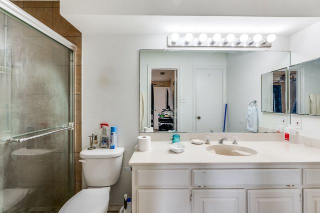 1801 Old Oak Drive, Arlington, TX 76012