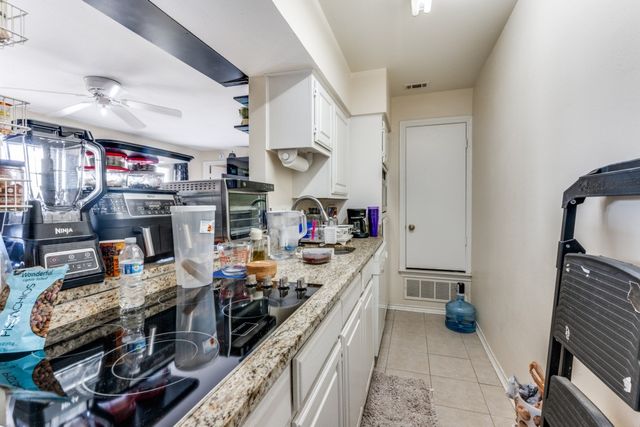 1801 Old Oak Drive, Arlington, TX 76012