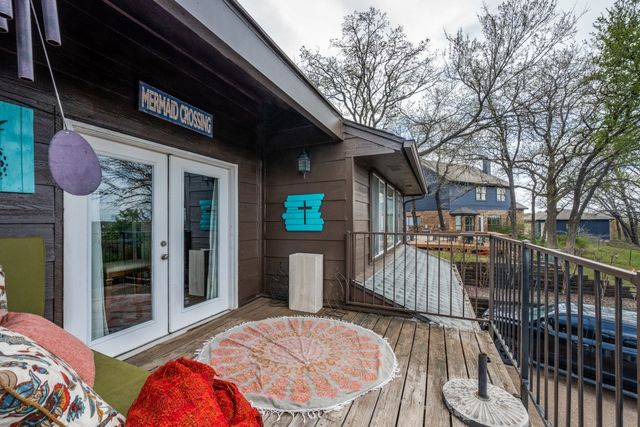 1801 Old Oak Drive, Arlington, TX 76012