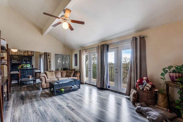 1801 Old Oak Drive, Arlington, TX 76012