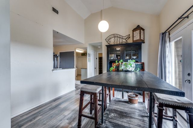 1801 Old Oak Drive, Arlington, TX 76012