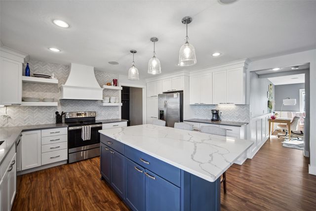 4204 159th Street, Urbandale, IA 50323