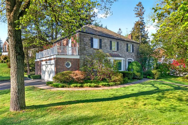 138 Payne Whitney Lane, Manhasset, NY 11030