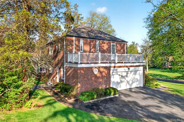 138 Payne Whitney Lane, Manhasset, NY 11030