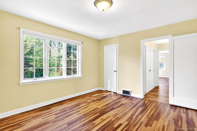 138 Payne Whitney Lane, Manhasset, NY 11030