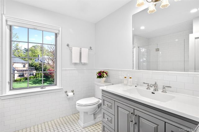 138 Payne Whitney Lane, Manhasset, NY 11030