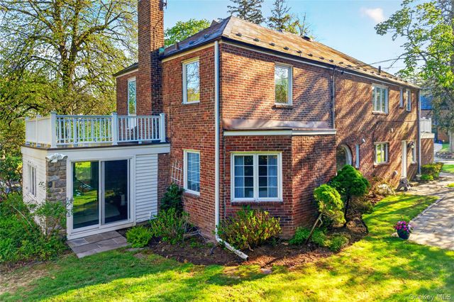 138 Payne Whitney Lane, Manhasset, NY 11030