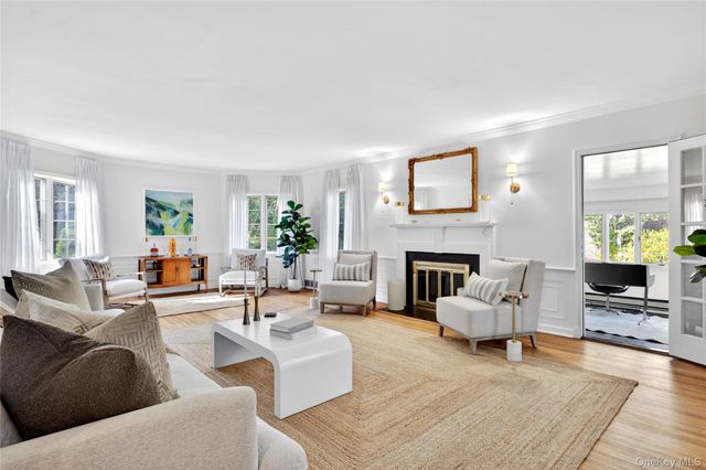 138 Payne Whitney Lane, Manhasset, NY 11030
