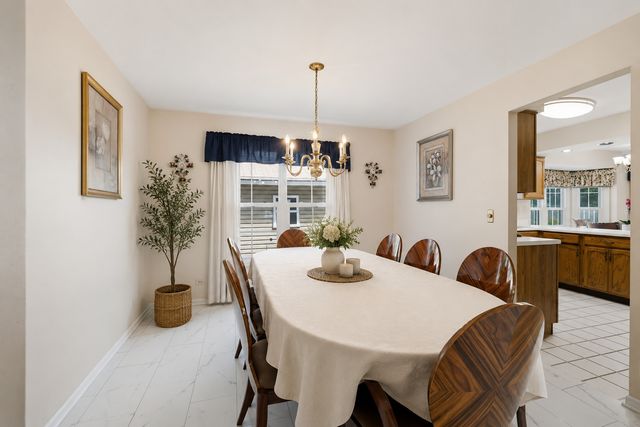 399 Stonewood Circle, Carol Stream, IL 60188
