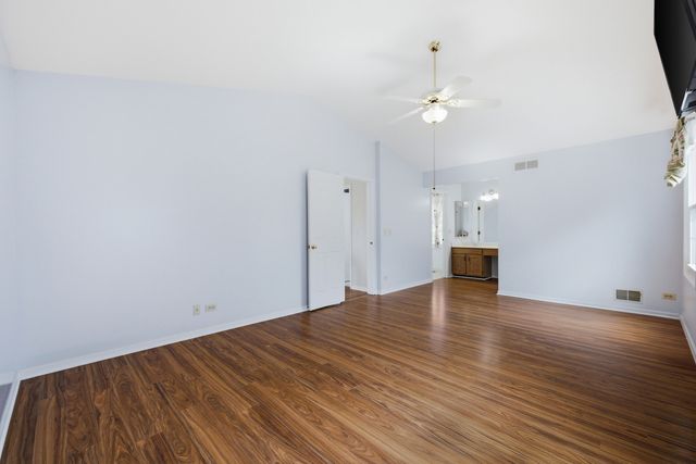 399 Stonewood Circle, Carol Stream, IL 60188