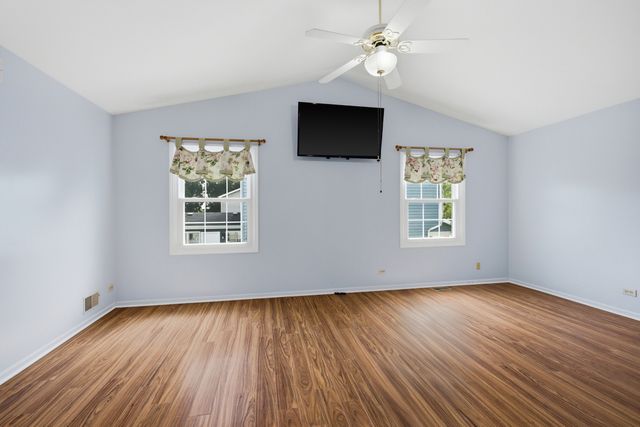 399 Stonewood Circle, Carol Stream, IL 60188