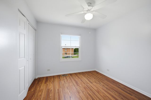399 Stonewood Circle, Carol Stream, IL 60188