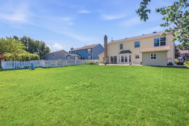 399 Stonewood Circle, Carol Stream, IL 60188