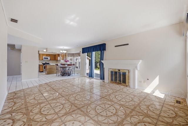 399 Stonewood Circle, Carol Stream, IL 60188