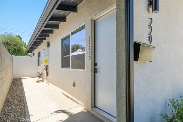 22930 Leadwell Street, West Hills, CA 91307