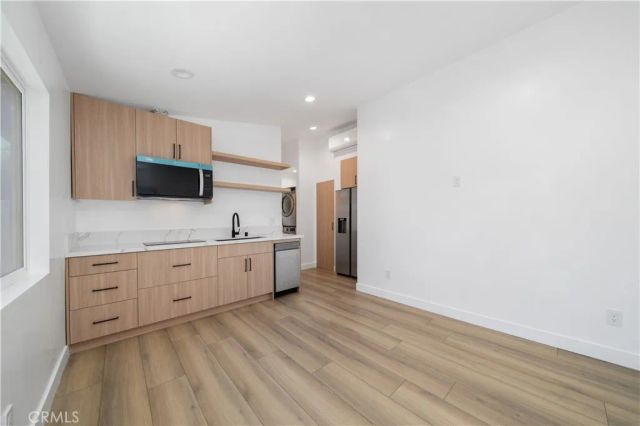 22930 Leadwell Street, West Hills, CA 91307