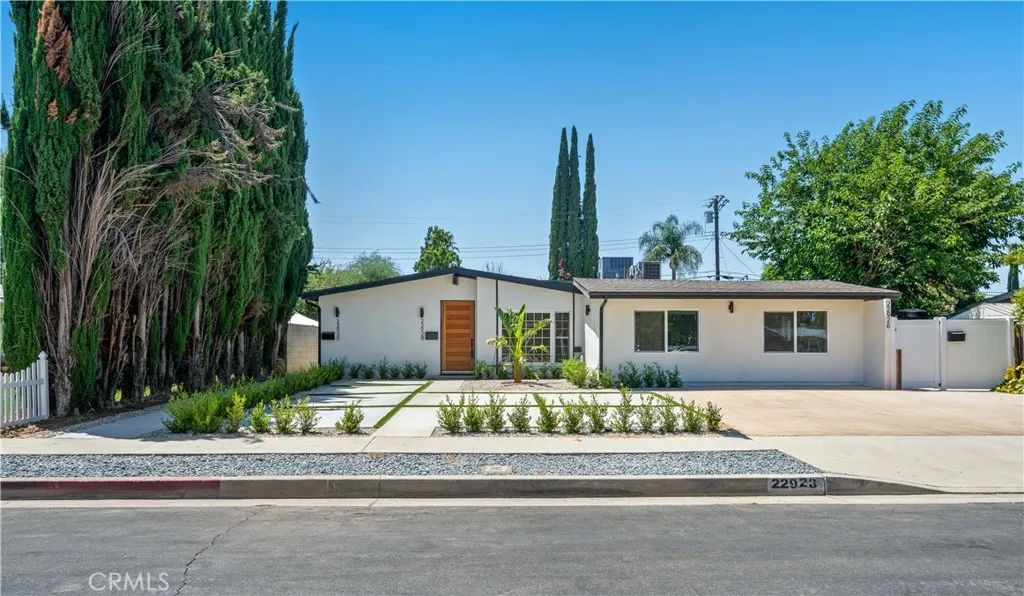 22930 Leadwell Street, West Hills, CA 91307