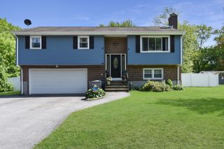 90 Redwood Drive, Bristol, CT 06010