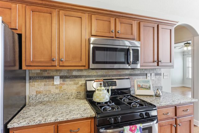 335 SEAWOOD DR, Oakland, TN 38060