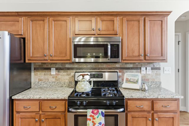 335 SEAWOOD DR, Oakland, TN 38060