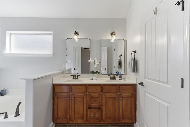 335 SEAWOOD DR, Oakland, TN 38060