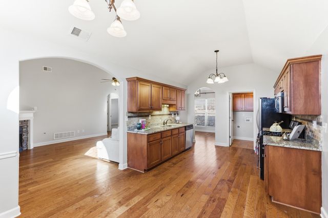 335 SEAWOOD DR, Oakland, TN 38060