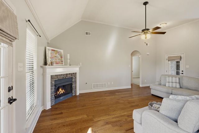 335 SEAWOOD DR, Oakland, TN 38060