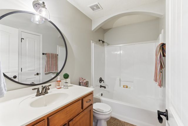 335 SEAWOOD DR, Oakland, TN 38060