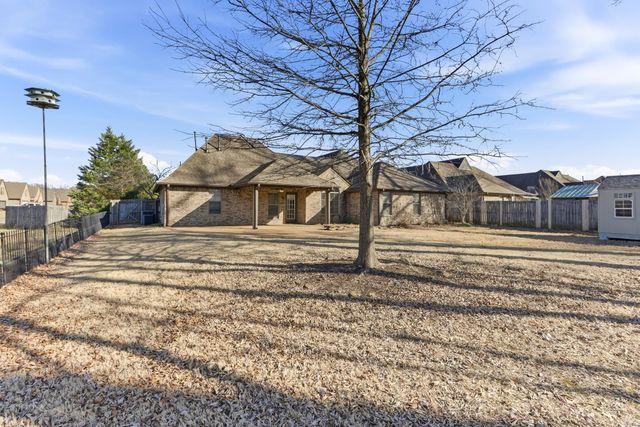 335 SEAWOOD DR, Oakland, TN 38060