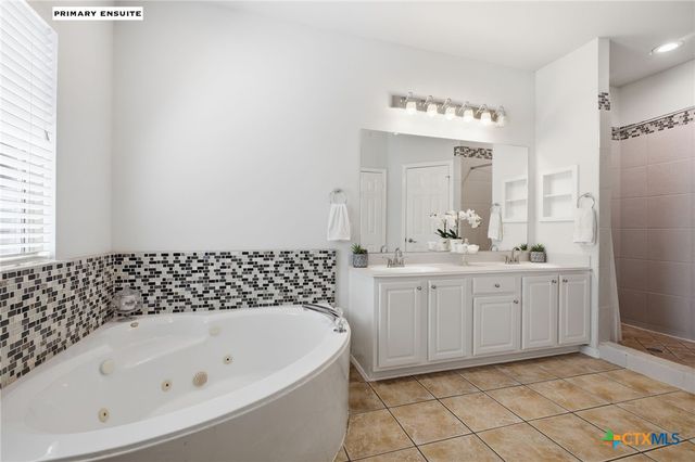 2224 Cotton Blvd., New Braunfels, TX 78130