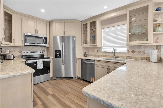 528 77TH AVENUE, St Pete Beach, FL 33706