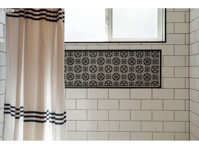 7024 N ALBINA Ave N, Portland, OR 97217