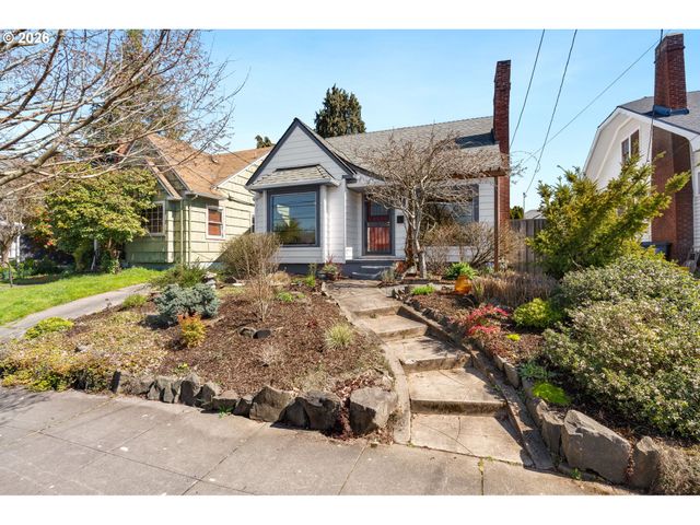 7024 N ALBINA Ave N, Portland, OR 97217