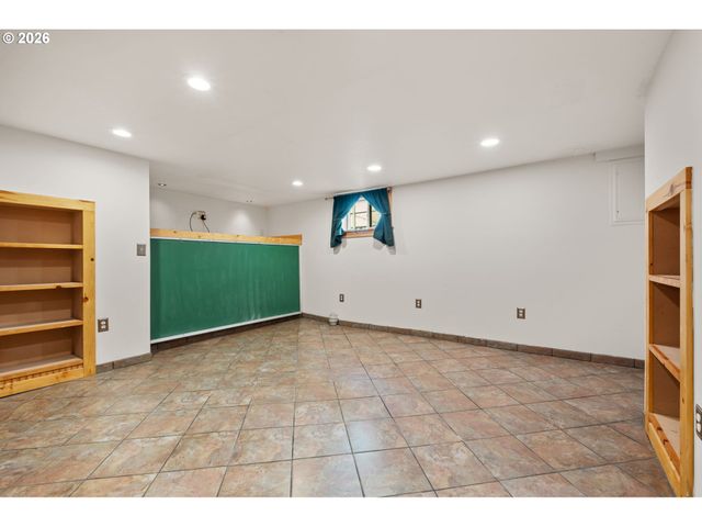 7024 N ALBINA Ave N, Portland, OR 97217