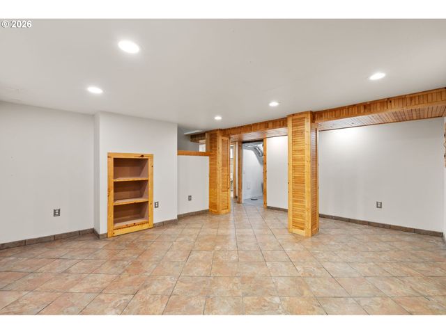 7024 N ALBINA Ave N, Portland, OR 97217