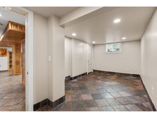 7024 N ALBINA Ave N, Portland, OR 97217