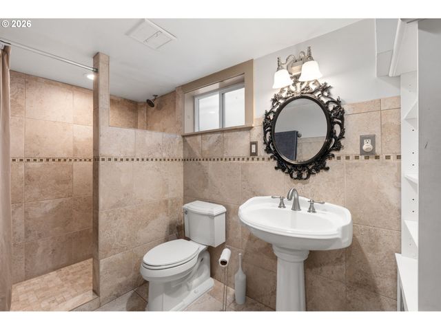 7024 N ALBINA Ave N, Portland, OR 97217