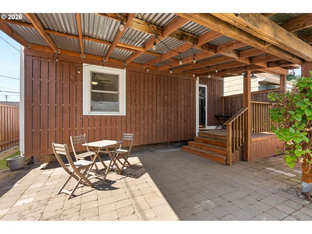 7024 N ALBINA Ave N, Portland, OR 97217