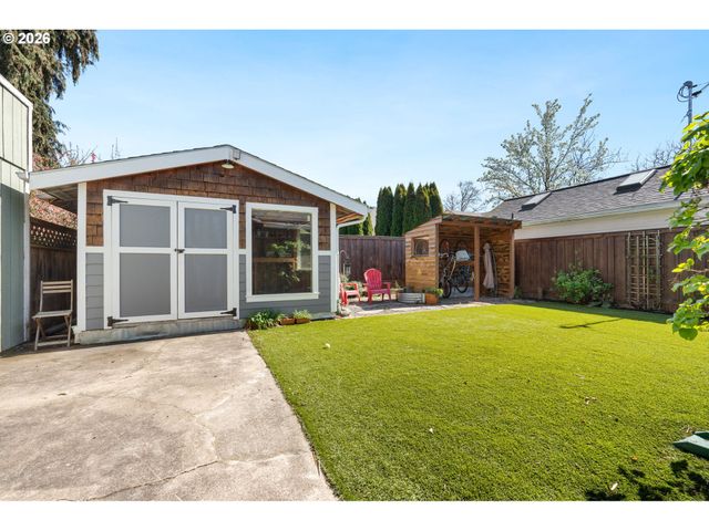 7024 N ALBINA Ave N, Portland, OR 97217